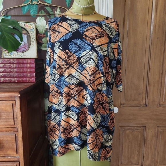 LULAROE  Oversized Geometric Print Tunic Top Size Small - Picture 1 of 10